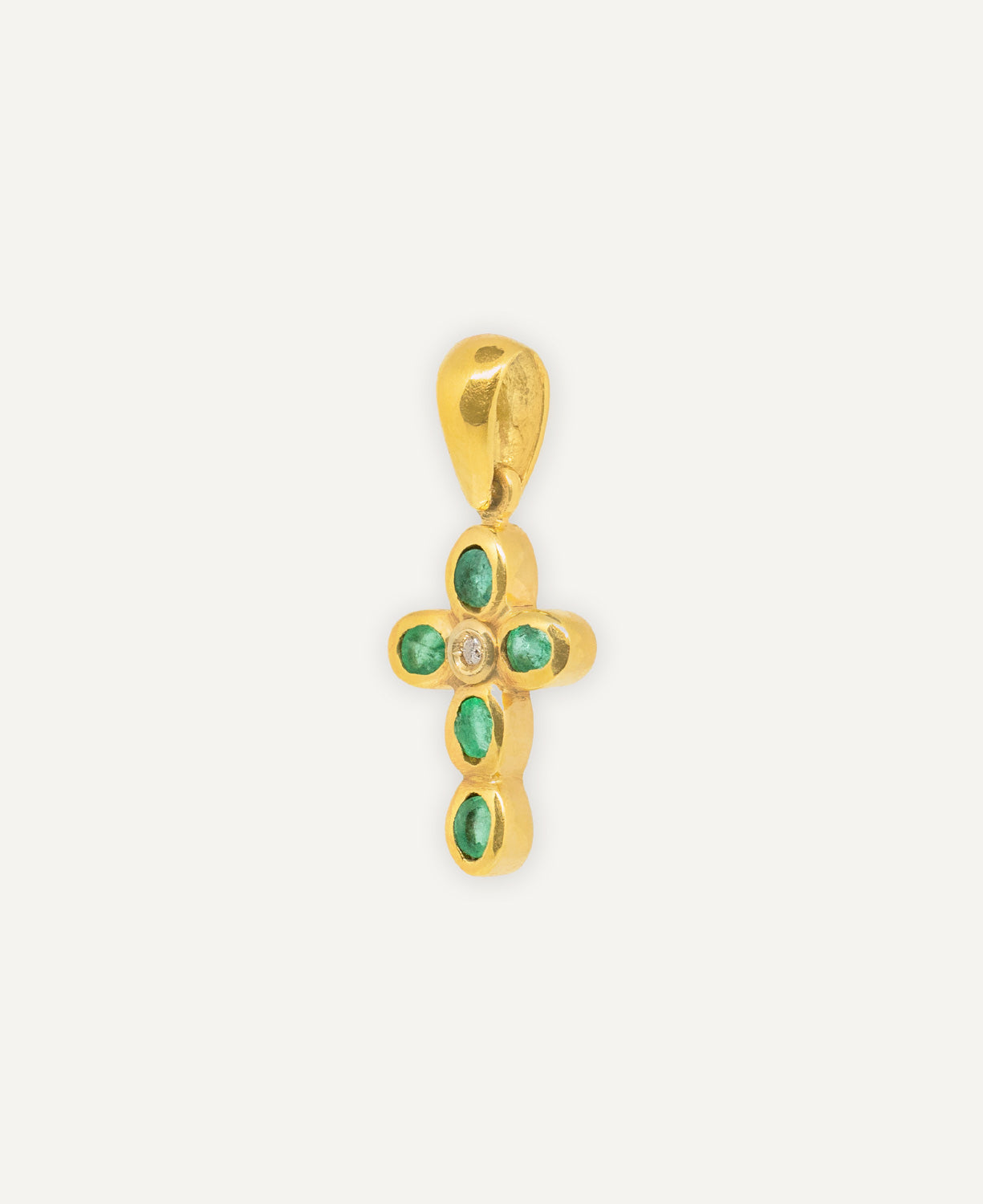 Charm Cruz Esmeraldas